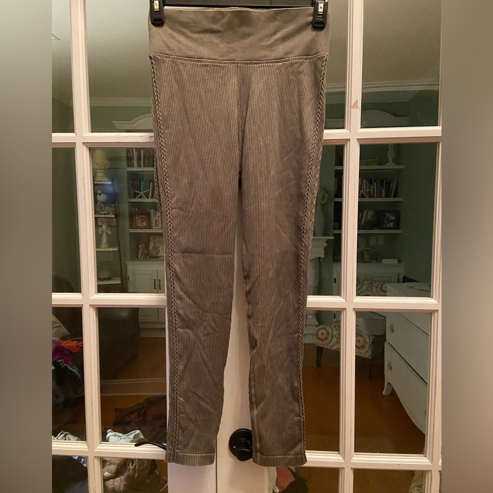 Offline by Aerie Ribbed Olive Colored Legging Size XL